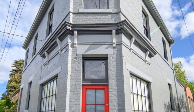 Cromwell Apartment - 3 Red Doors Battery Point