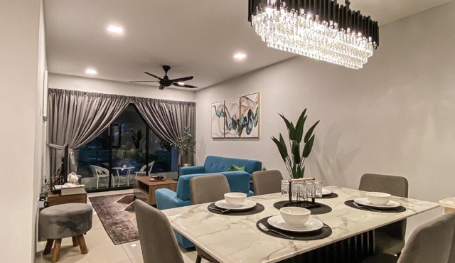 Crystal Cozy Suite PoolView Netflix Waterpark@ Ipoh Station 18 in Ipoh