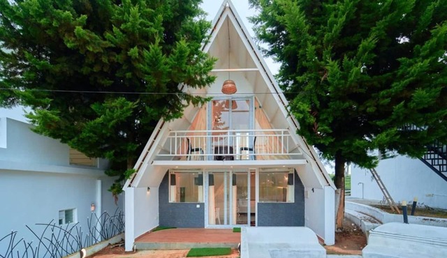 Cucuu Nest Conoor by VOYE HOMES