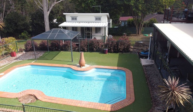 Cute Cabin with Pool, Sauna, Hot Tub & Day Spa, Pet Friendly