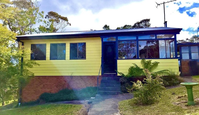 Daffodil Cottage - Cheerful Cottage with Character and Charm Centrally Located to Katoomba Village and Attractions