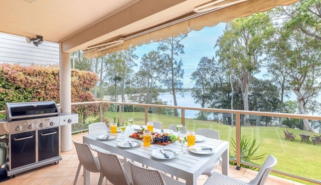 Danalene, 44a Danalene Pde - stunning waterfront property with Air Con, WI-FI, Garage & Boat Parking