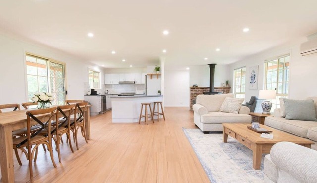 Darcy Brown House - Modern Farm Stay, Games Room