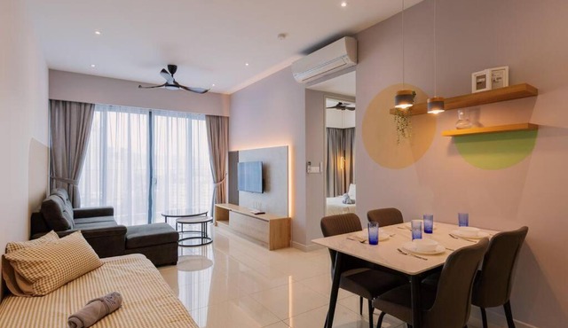 Datum Jelatek Balcony w Infinity Pool Linked LRT KLCCView Mall in Kuala Lumpur