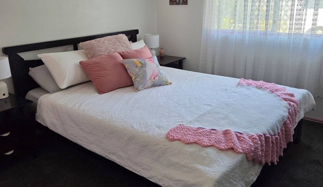 Debs Place Room 2. Peaceful cosy room with your own entrance.
