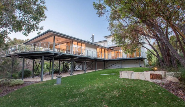 Deck House I Private Properties