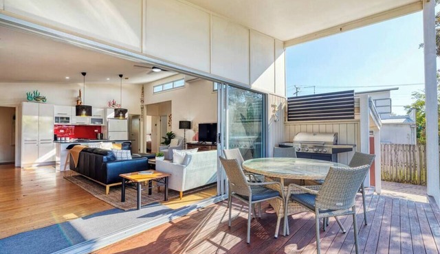 Delightful Dicky Beach Holiday House