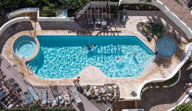 Deluxe Two Bedroom Apartment with Ocean Views