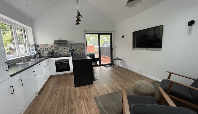 Derby Bank House Cabin- one bedroom with full kitchen