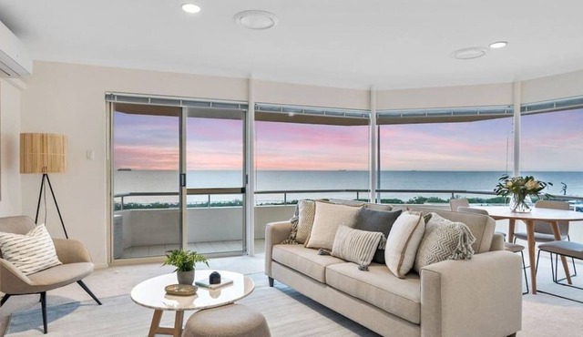Direct ocean front house! Free WIFI and parking.