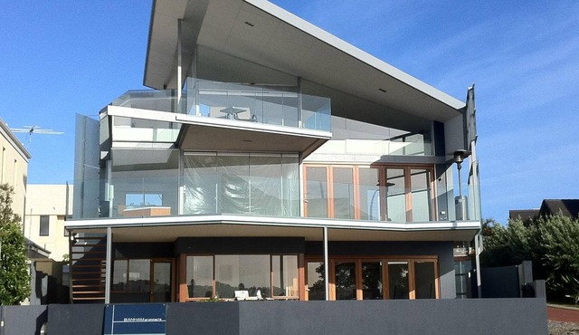 DIRECT ON RIVER-FRONT! - ARCHITECTURAL VILLA - PLUS 3 MIN WALK TO BEACH!