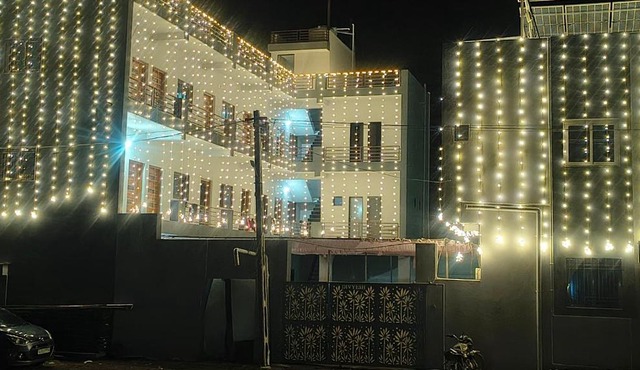 Divyesh Guest House