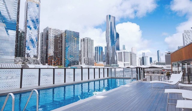 Docklands premium apartment | City View Pool Gym