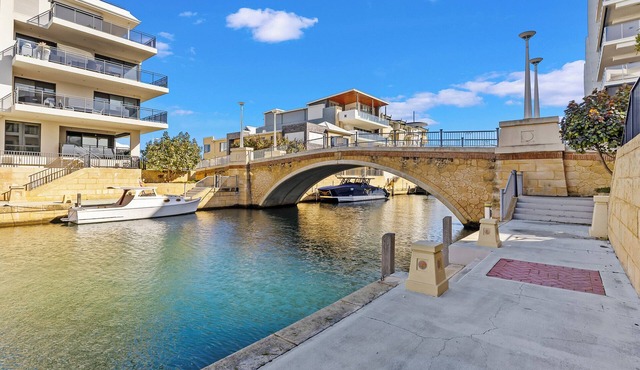 Dolphin Harbour Haven-Family Friendly-Canal Front