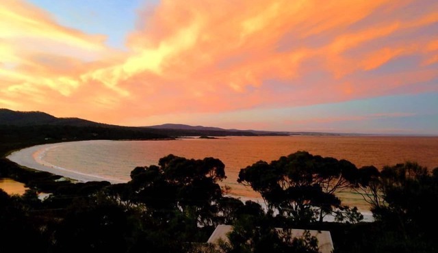 DOLPHIN LOOKOUT COTTAGE Overlooking Binalong Bay