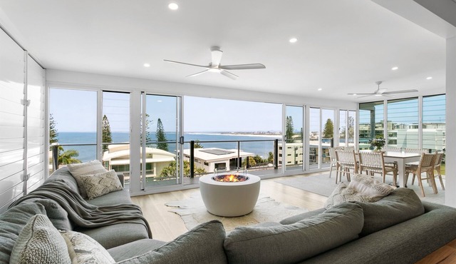 Dream Home, Ocean Views, 300m to Kings Beach