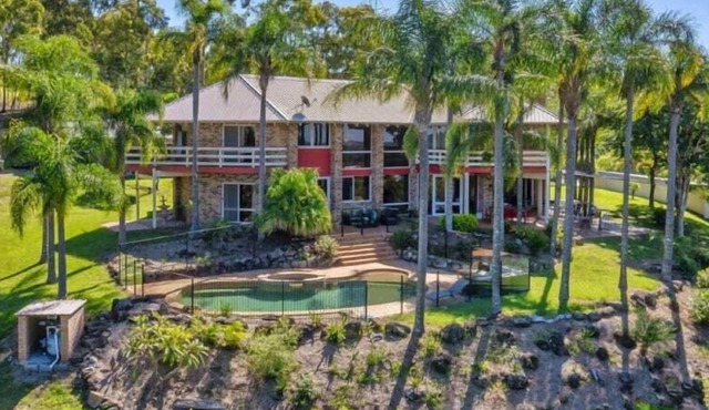 DreamWorld Mountain View Farm Stay Family Retreat