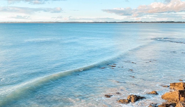 Drift Away - Best Location. 100m from Shops. 150m from beach!