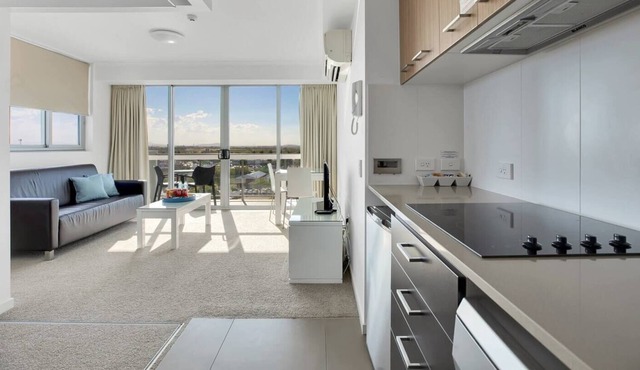 Dual Key Apartment with Wifi Pool and Parking