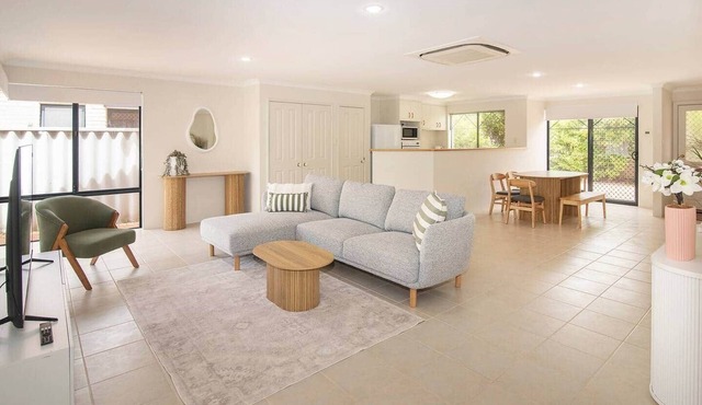 Duchess Beach Retreat- Town Central