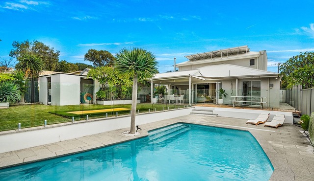 Duncraig Dream with Pool and Alfresco BBQ!