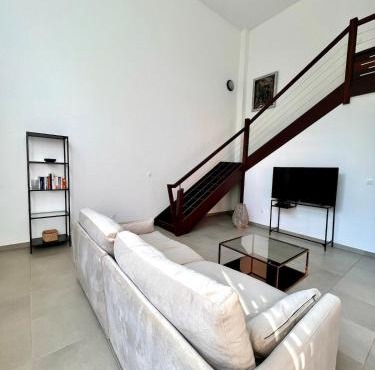 Duplex 2 bedrooms 2 bathrooms with pool near airport
