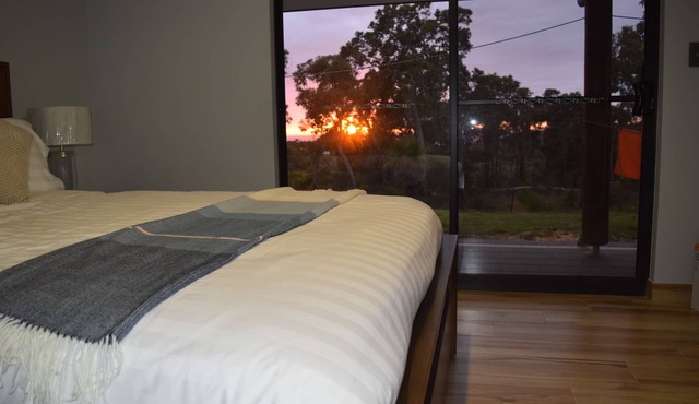 Eagle Bay House - Spring Room