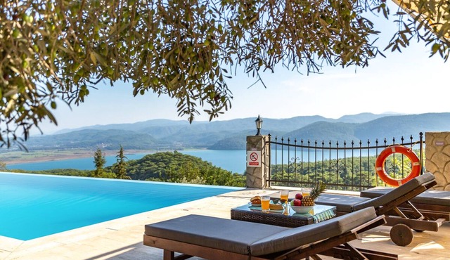 Eagle Heights - Three Bedroom Villa, Sleeps 6 in Yaras Mahallesi