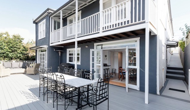 East Launceston Home Sleeps 11 City Views