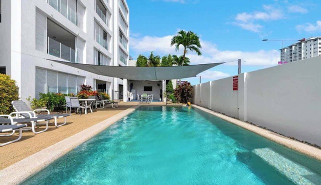 Eclipse—A Poolside Family Escape in the CBD