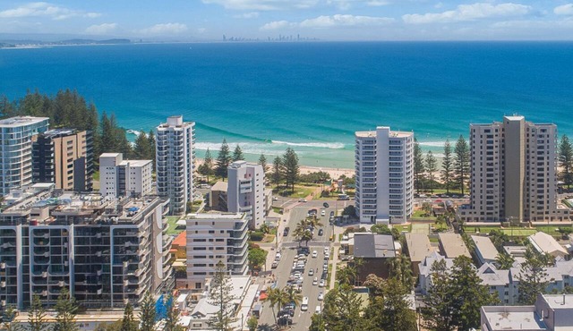 Eden Apartments Unit 901 Easy walk to Twin Towns services club and patrolled beaches with Wi-Fi Inc. in Coolangatta