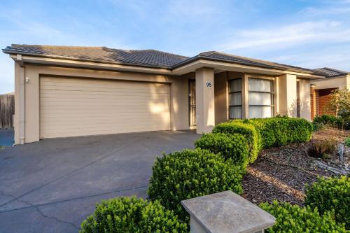 Elegant 4BR Villa with 3 Living Rooms in PointCook