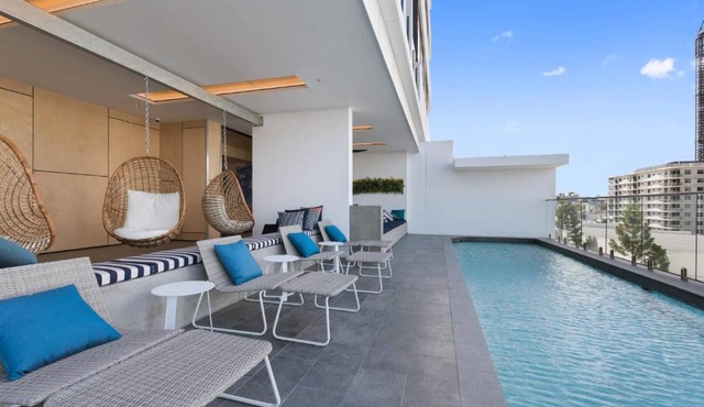 Elegant and Cozy Top Floor 1BD Apartment at South Bank