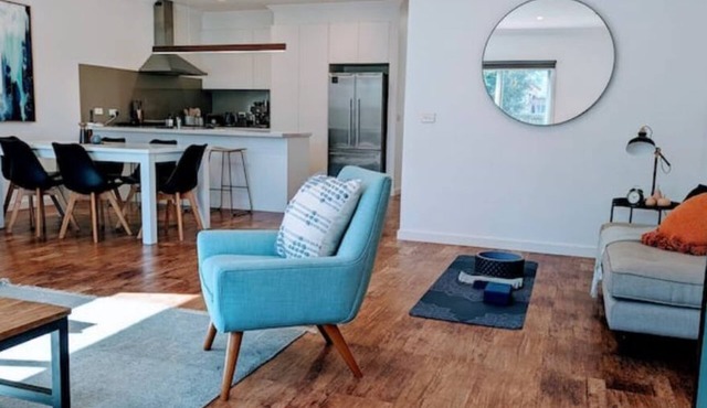 Elegant Cosy Ballarat Central Getaway with Tesla Charger