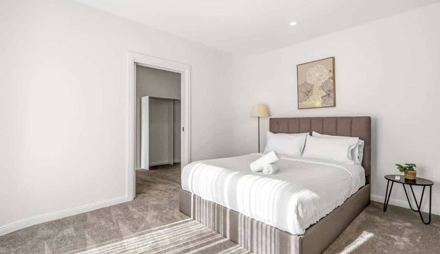 Elegant Luxury Home | Minutes to Box Hill