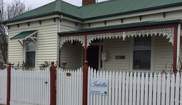 Elegant Victorian Cottage in Town Centre includes Delicious Breakfast Provisions