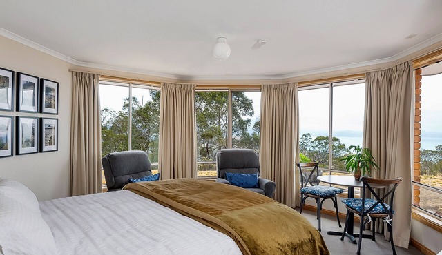 Elevated Retreat: 100+ Acres with Stunning Water Views; refreshing and blissful!