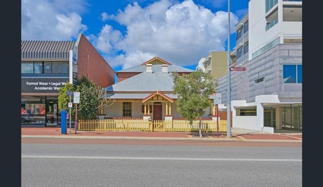 Emu Backpackers Perth - note - Valid Passport required for check in