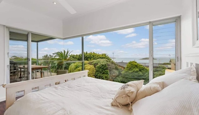 Encounter Bay Family Escape – Sea Views, Games Room & Walk to The Bluff