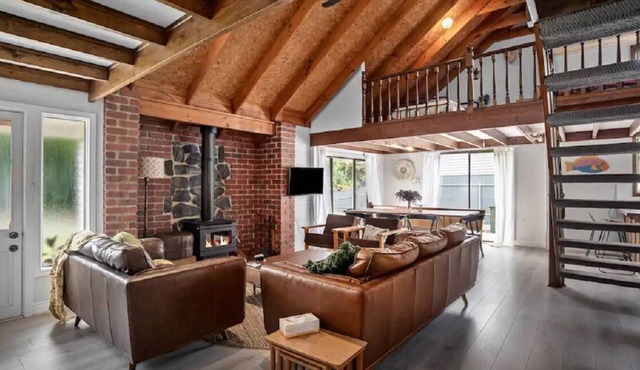 Encounters Cabin (pet friendly)