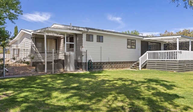 Endymion is ideally situated on the Esplanade close to all Town Facilities