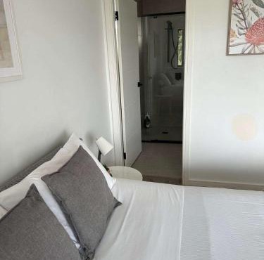 Ensuite Double Room - Central & Convenient Location in Guildford West in Holroyd