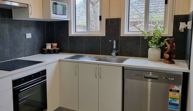 Entire 3 bedroom Doveton home, close to Dandenong Plaza