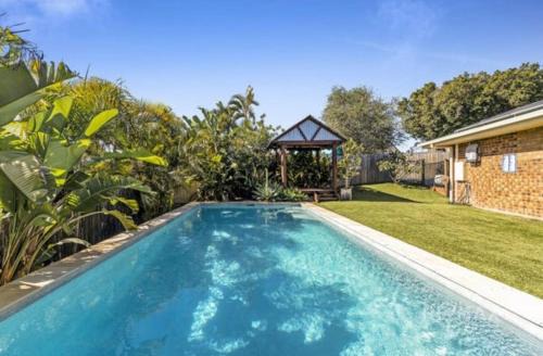 Entire Granny Flat with Pool
