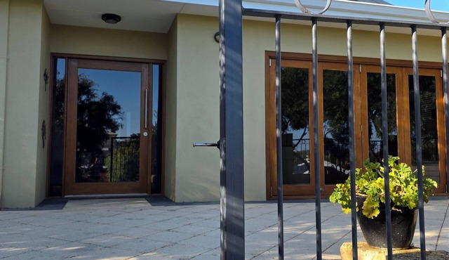 Entire home in Sorrento, Australia Up to 6 guests 4 bedrooms 2 bathrooms 3 WCs