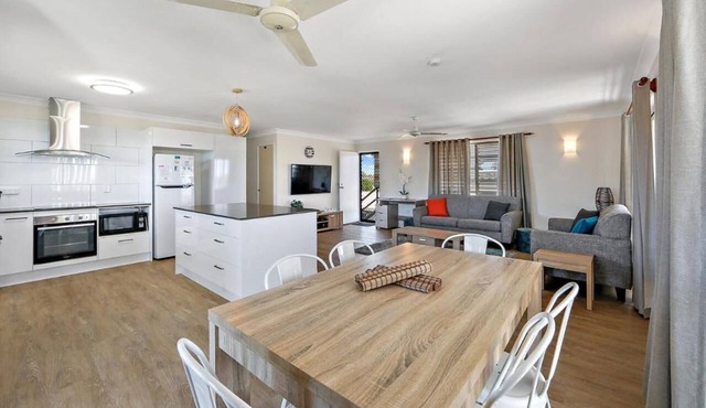Entire Home minutes to beach