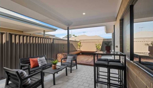 Entire Home, Modern 3x2 in VicPark