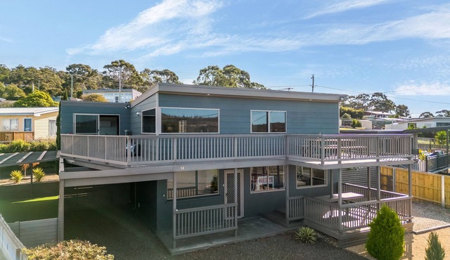 Escape to Coastal Tranquility - 400m from Primrose Sands Beach