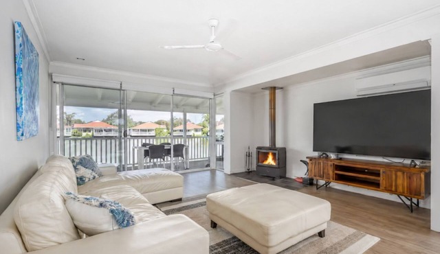 Escape to Tranquility at Fountain View Villa - South Yunderup
