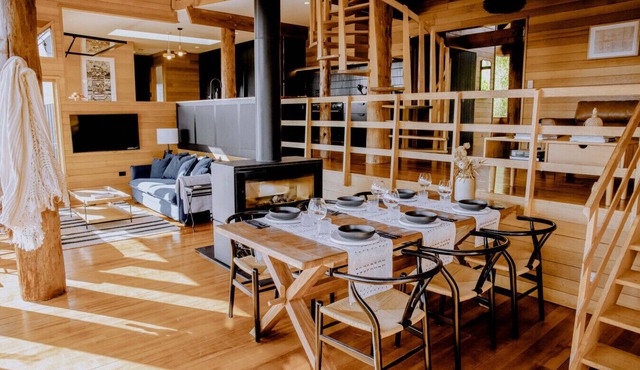 Esk Treehouse Cabin: Unique Home with River Views
